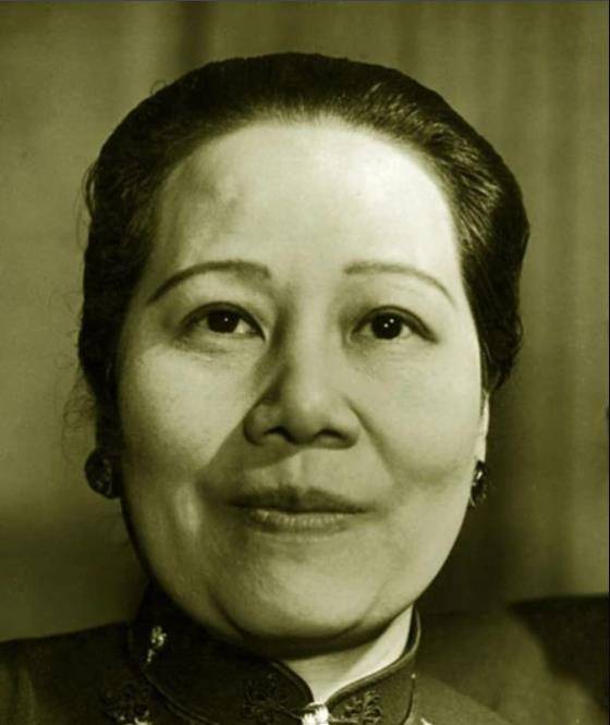 2003年宋美龄大限将至,在宋子文墓前哭诉:宋家人为何都葬在这里_国民