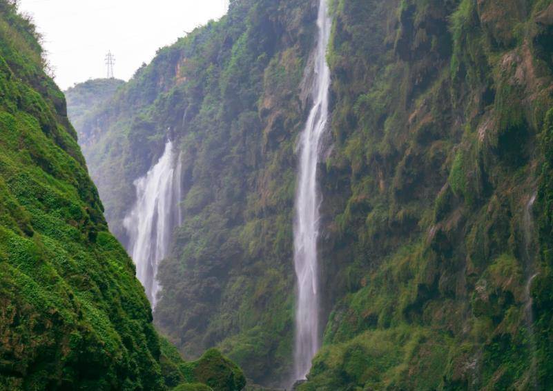世界最美裂痕大峡谷，数百条瀑布直流而下，获“中华第一漂”之誉