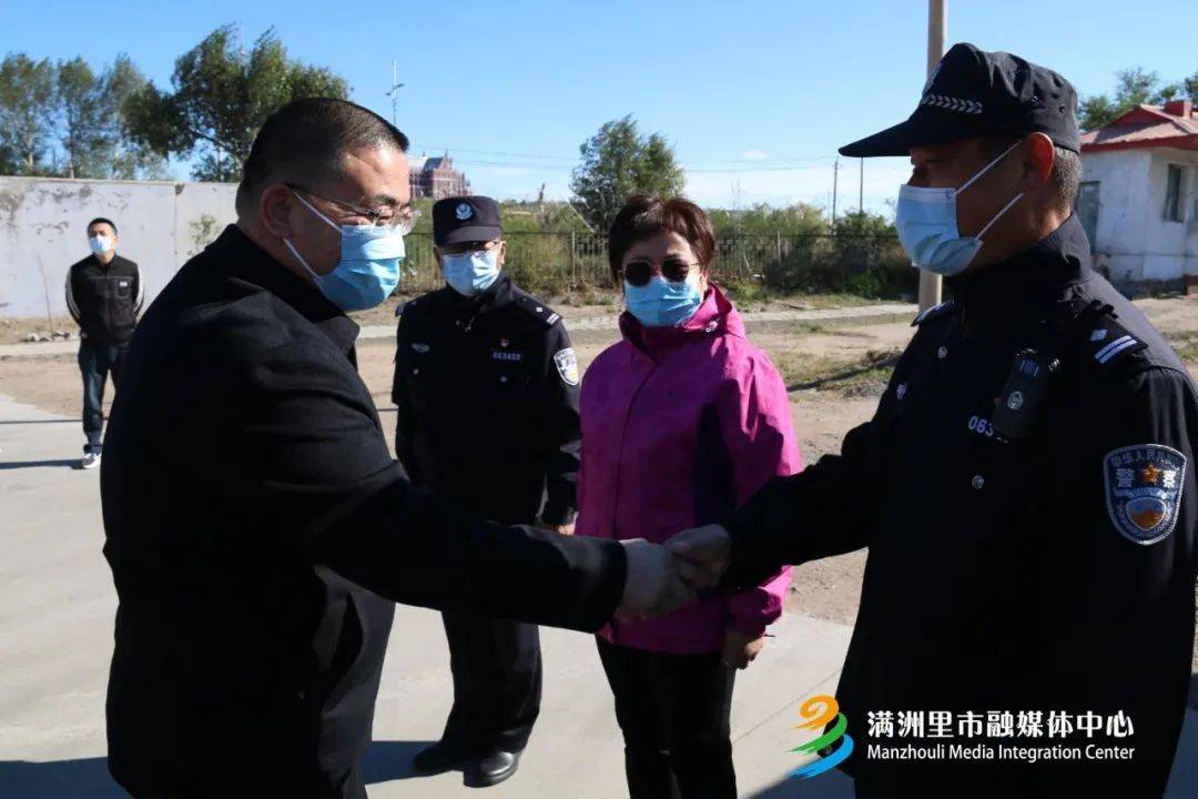 记者 李乾坤 摄包卫东,焦捷,宋吉祥,范少华等市领导和相关部门负责人
