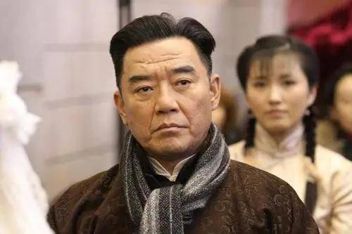他再一次回到了舞台上,还与金士杰,顾宝明一同成为