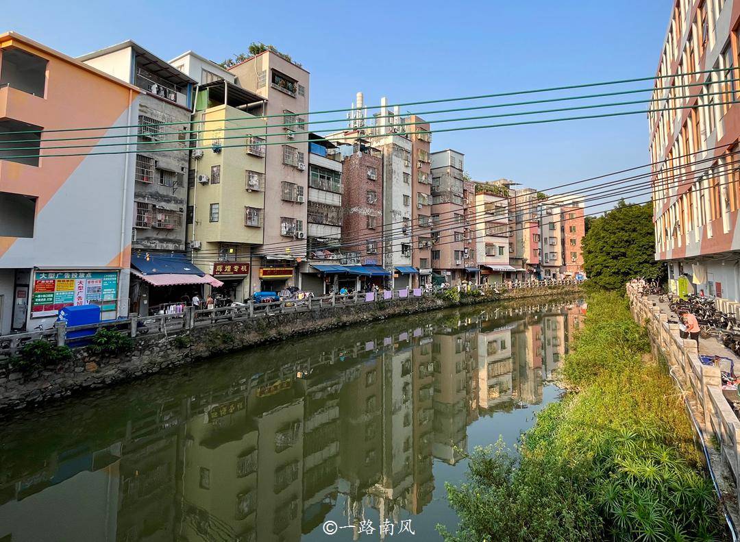广州中心城区有个大型农村，旁边就是地铁站，满大街都是湖北人