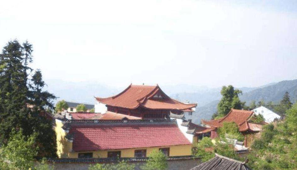 云南这个山村中全是豪宅，却无人居住，距离巍山古城只有20多公里