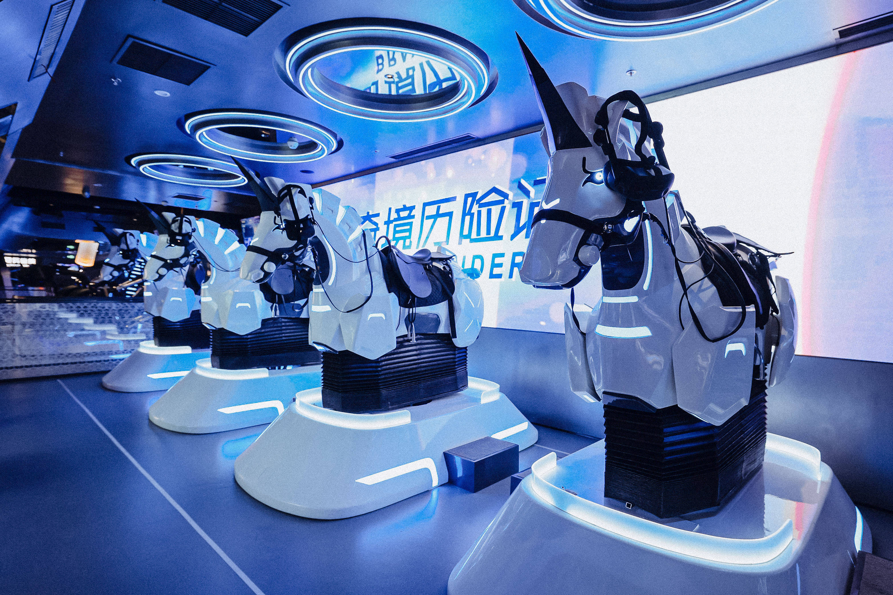 营销观察 | 米老鼠牵手孙悟空，上海迪士尼乐园开了一家“西游”主题VR体验场馆