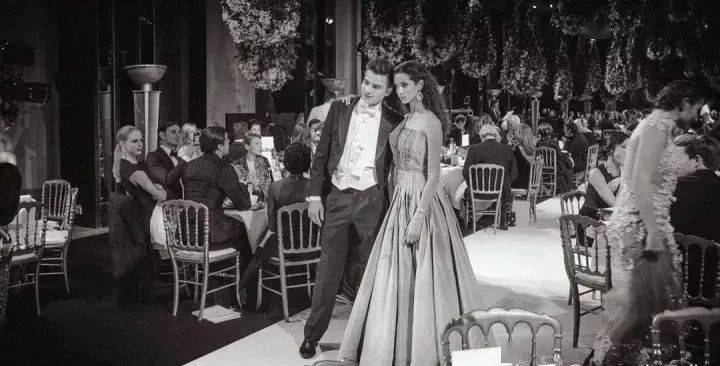 �Ϻ����²�������һĻ����װ�Ƶ��ˣ����ڱ��ݺݴ�����