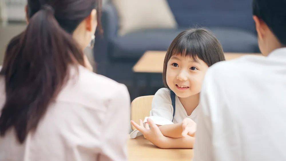 娃在幼儿园过得怎么样？孩子不会说，但是你要会问