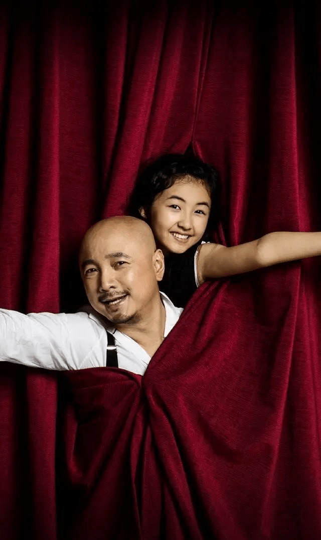 张子枫保持了一贯的表演水准,和徐峥演起对手戏来丝毫不怯场.