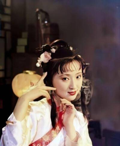 既是林黛玉，也是身价不菲的女企业家，超然的她患病而去成为遗憾