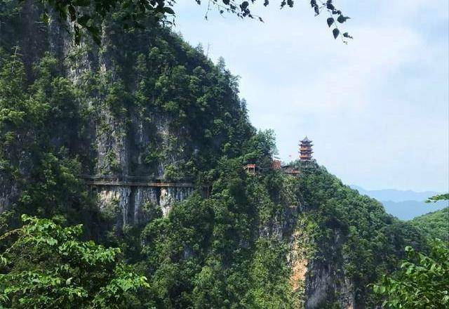 竟有建在悬崖上的寺庙？还是我国最险要的景区！你敢前去挑战吗？