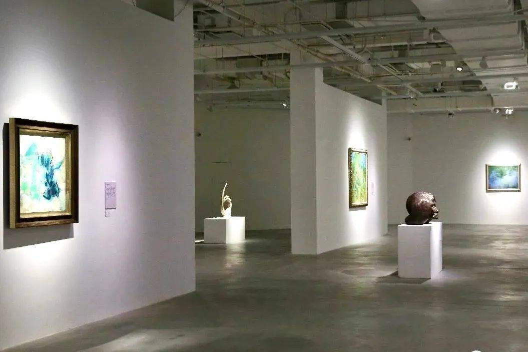 上海油画雕塑院美术馆位于长宁区金珠路111号,是上海西区代表性的文化