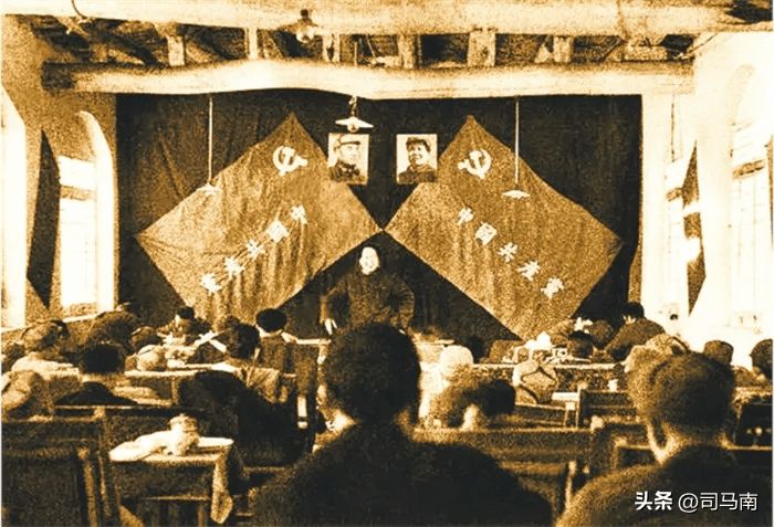 1949年在革命胜利前夕召开的党的七届二中全会上，我们的毛主席提出将工作