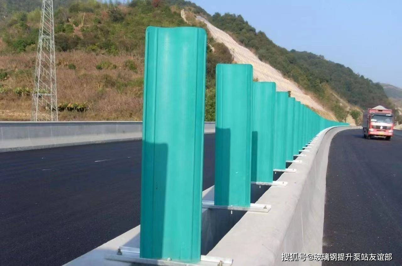 路沉心分开带砼护栏上防眩板多配置于高速公(图1)