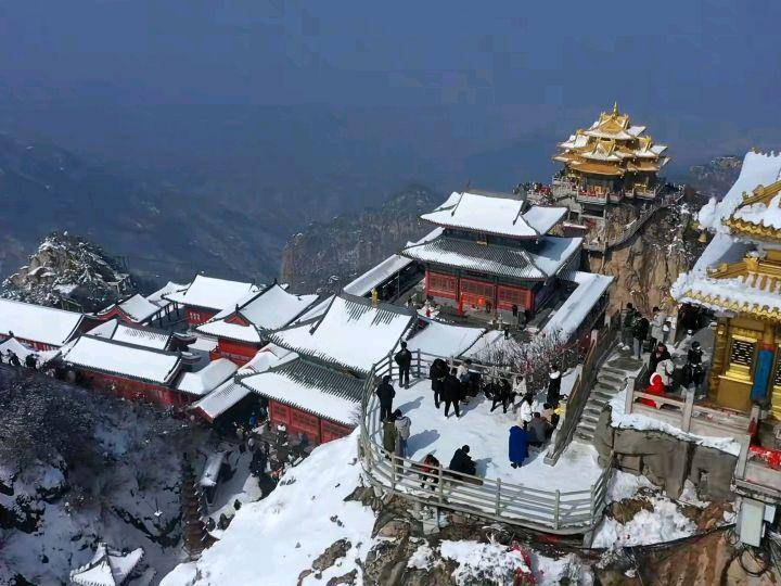 老君山顶迎来今年初雪，瑞雪，兆丰年，疫情快点走