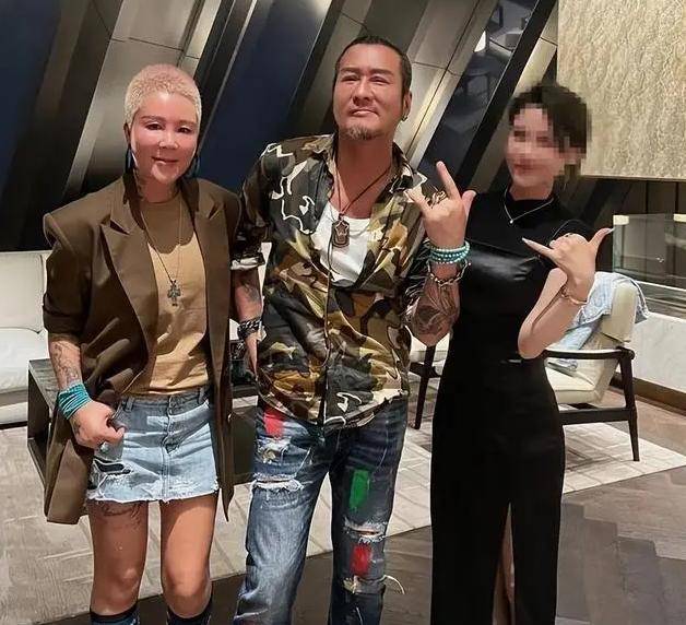 这件事当时被媒体广泛报道,因为孙兴当时有家庭,他的妻子是马来西亚
