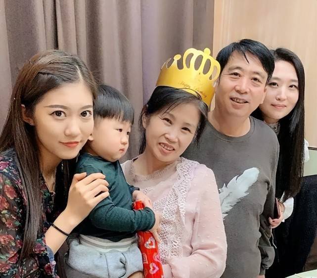 多少钱可以在成都做三代试管（原创
            网红天津一家人官宣生子！二胎做试管才怀上，却为生女儿要拼3胎）