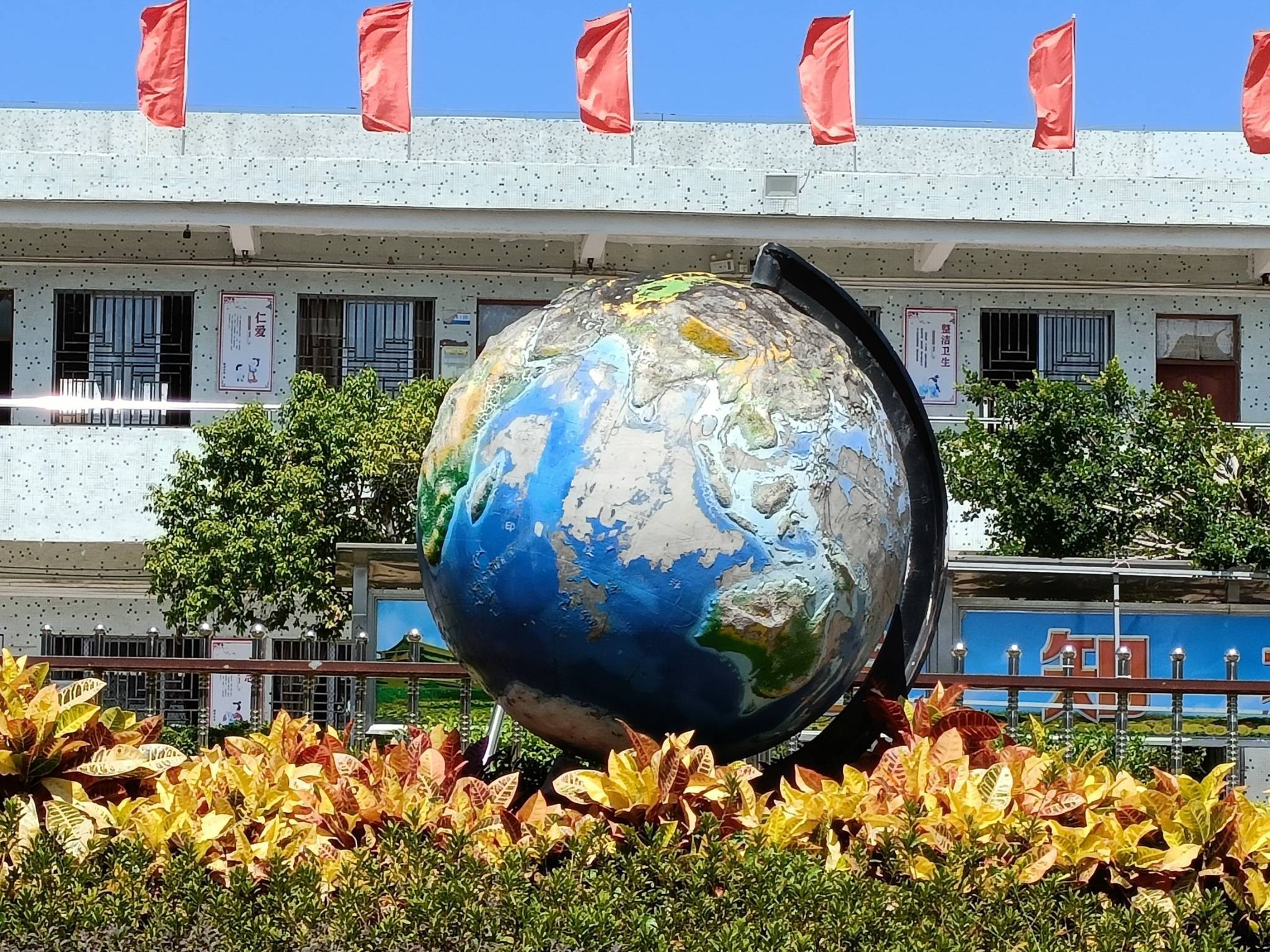 桥冲中学文明校园创建工作成效显著_教育_建设_活动室