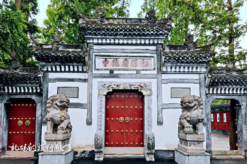 襄阳许愿很灵的古寺，有两大“镇寺之宝”，罕见佛塔国内仅此一座