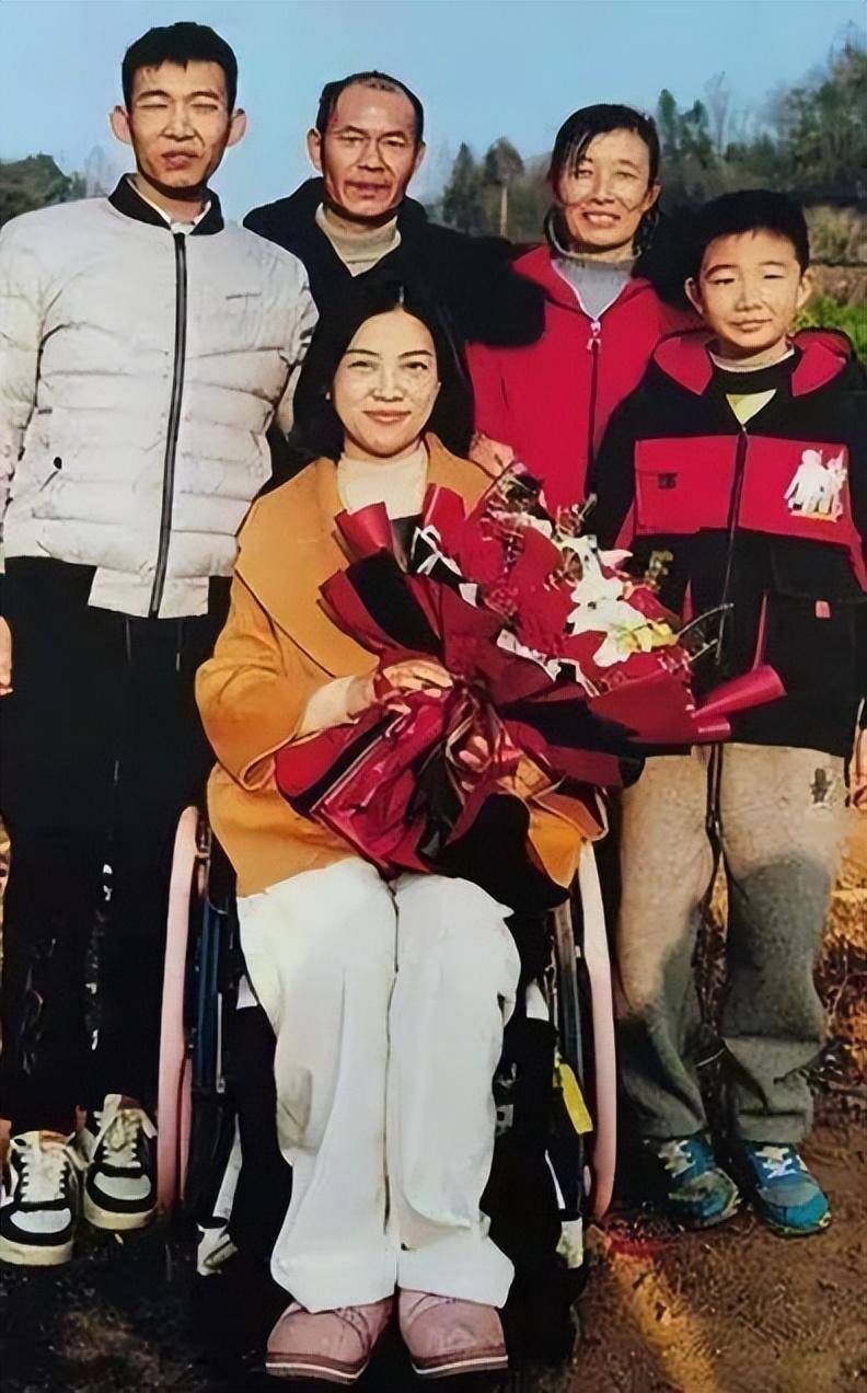 湖北34岁女子瘫痪离异后,嫁给闺蜜的儿子,网友:绝配 湖北34岁女子瘫痪离异后,嫁给闺蜜的儿子,网友:绝配