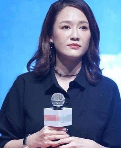 会让他更贴近生活,除了穿衣风格的变化以外,让人糟心的还是陈乔恩的脸