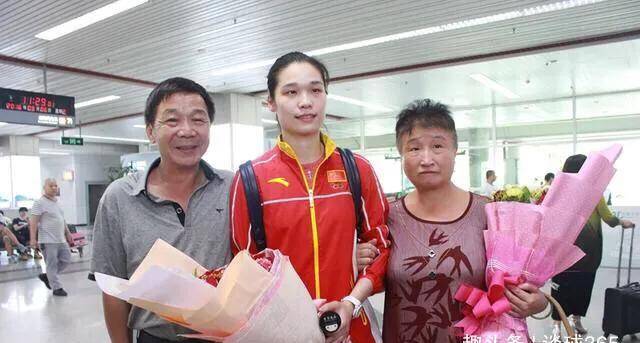 28岁的女排奥运冠军林莉,来自福建福清乡下的一个农村家庭,父母都是