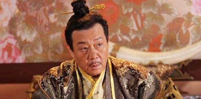 有个姓出名六斤的人前来拜见杨素,在省衙门口遇到侯白,便请他帮自己在