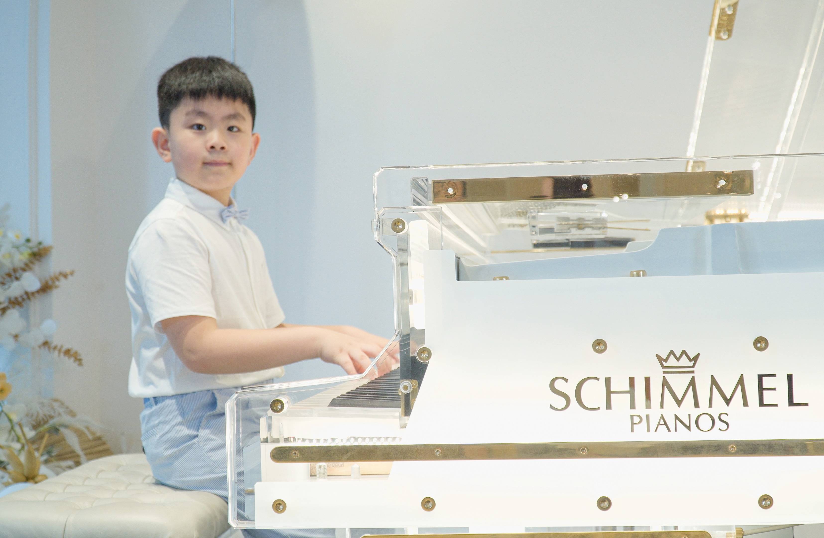 7岁琴童胡真习琴仅一年就拿下国际大奖，被称为小莫扎特