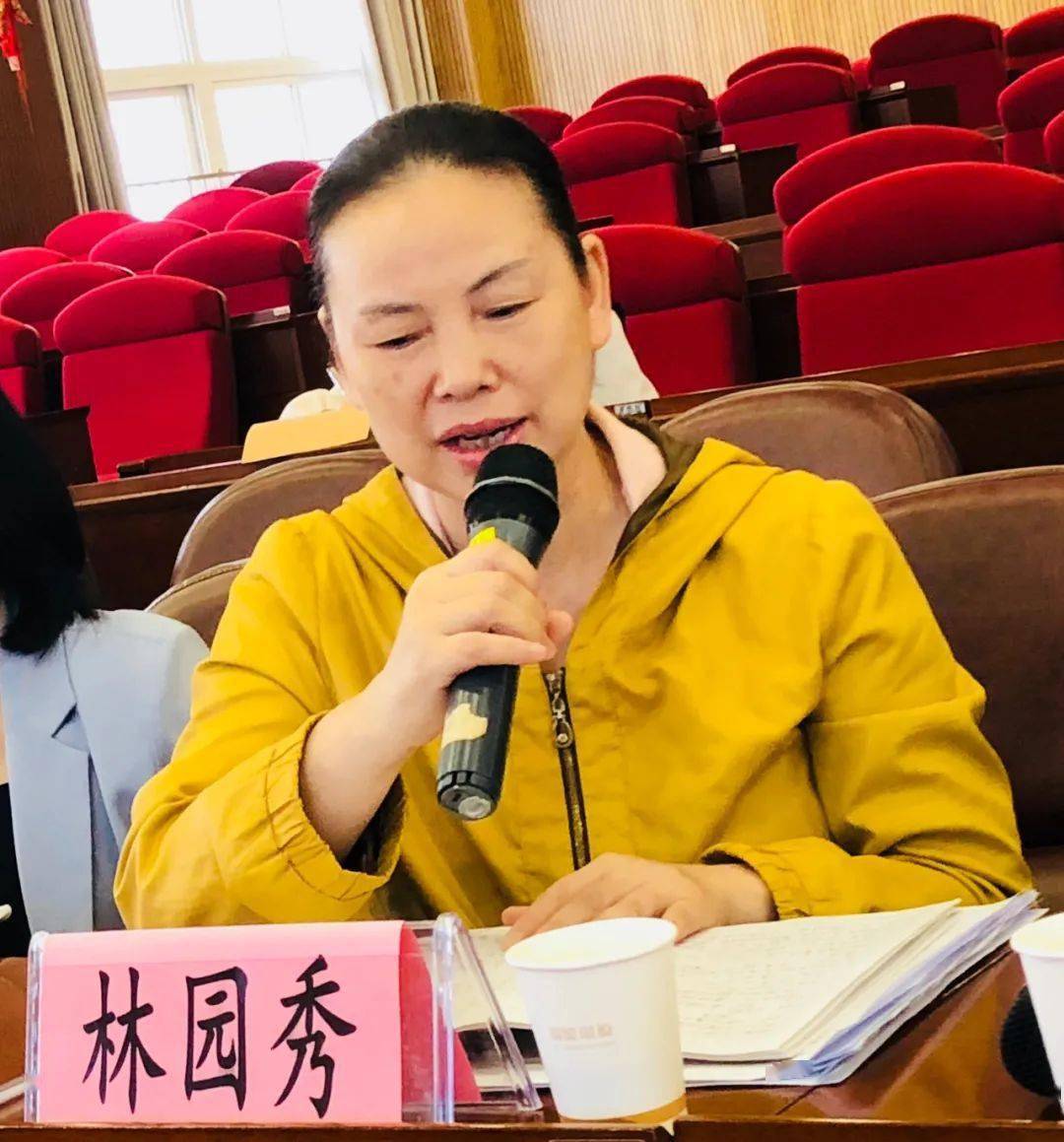 （林老师点评）最后，我校陈彩凤副校长作了总结发言，她肯定了老师们敢