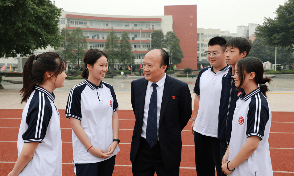 校长来了丨成都龙泉中学校长马景云:面对新高考,学校更应苦练教学内功