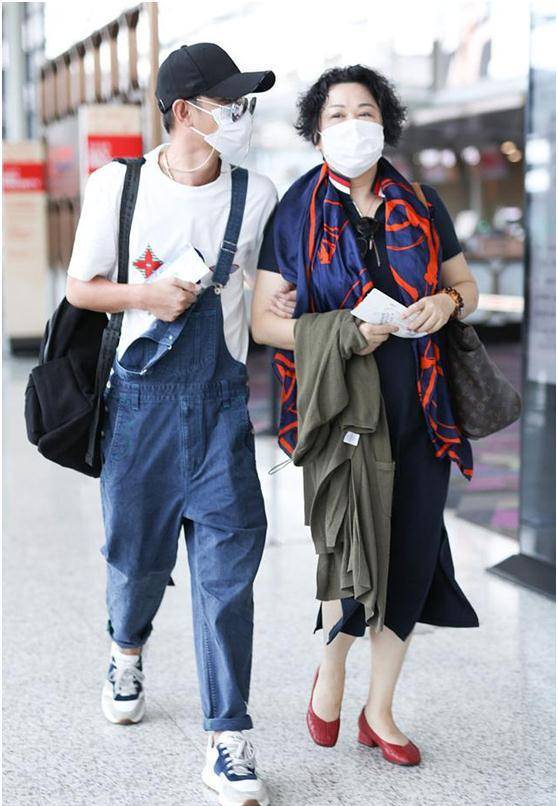 35�����±䡰����С�����ĸ��ͬ�����豳�ݳ�Ʒ���󸾷� ...