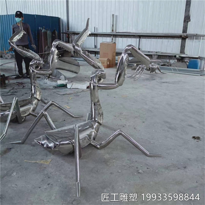 不锈钢昆虫螳螂雕塑 仿真动物 镜面景观