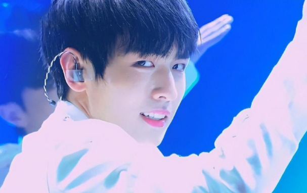 李智汉在韩国也很受欢迎，用《produce 101》的精彩表现和超高颜值圆粉无数