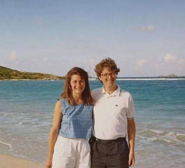 比尔盖茨和相伴27年妻子离婚，8000亿财产待分割，背后有何隐情