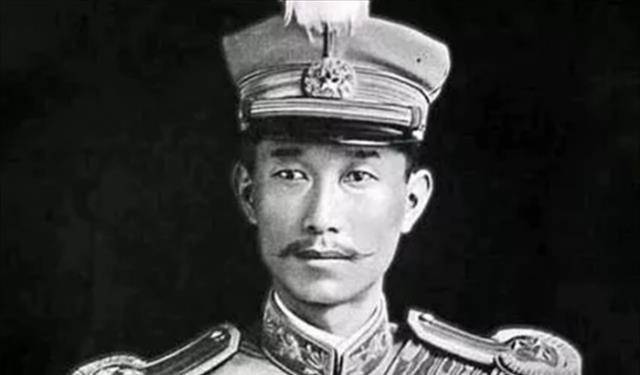 惊新娘换人,改名侠贞1904年,蔡锷再次回国,投身军营,开始了戎马生涯.