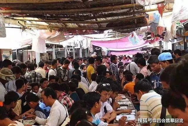 缅甸10岁小孩靠捡翡翠边角料养活全家，边角料竟然这么值钱？ 
