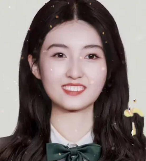 当女星遇上“国外证件照”：热巴杨幂没变化，赵丽颖美出新高度