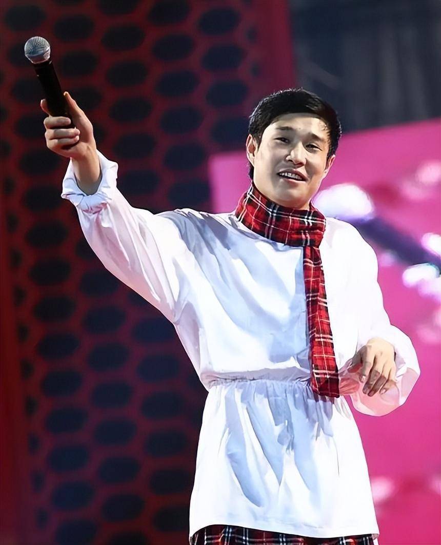 小沈阳拜师第二年就带小沈阳走向了央视大舞台,一部《不差钱》让小沈阳