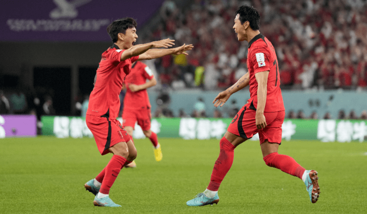 黄喜灿绝杀！韩国队2-1逆转葡萄牙，晋级淘汰赛，C罗乌龙助攻