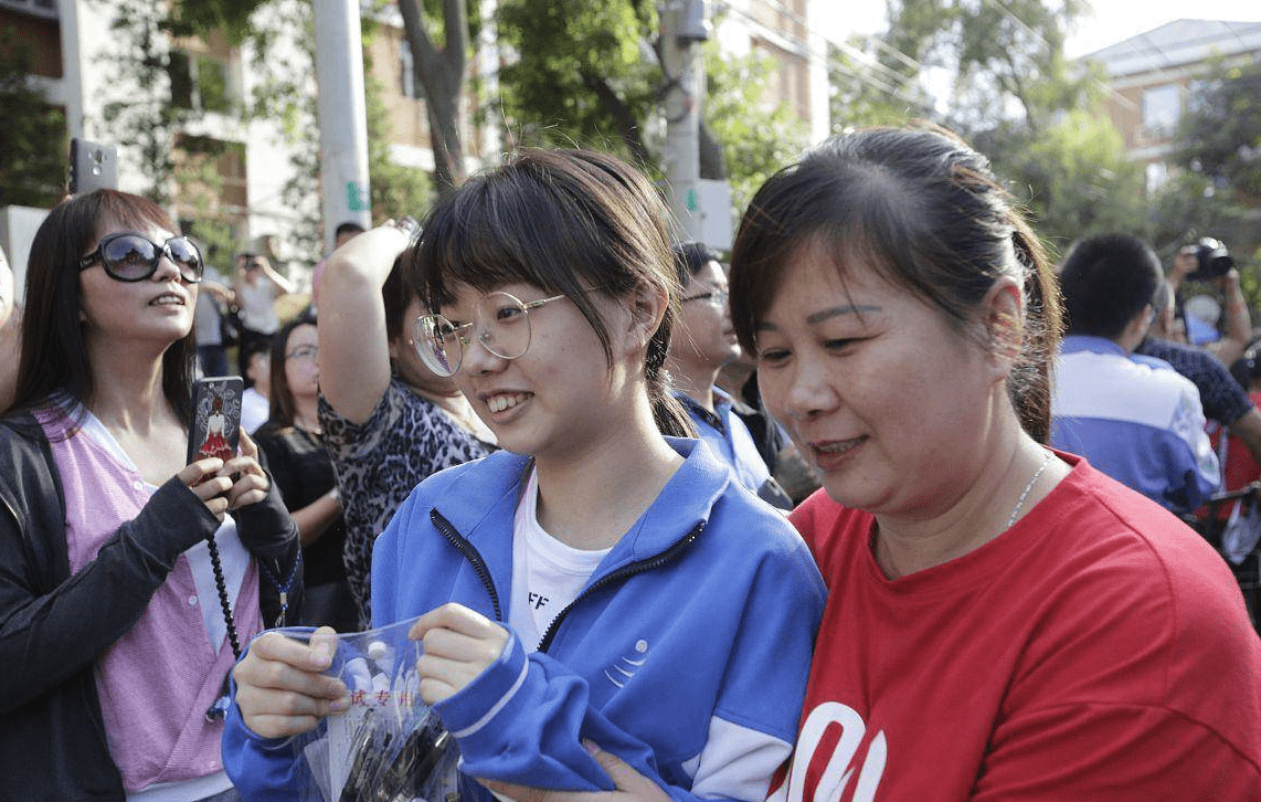 谁懂这一届高三同学家长  高二作文 第1张