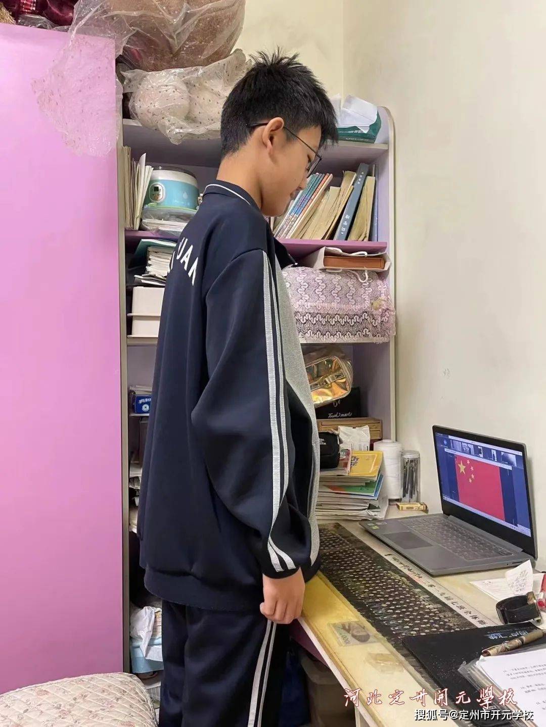 弘扬志愿精神 践行青春担当初二(15)班 郝路伊晨尊敬的老师,亲爱的