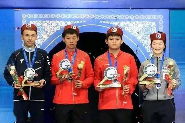 世青赛快讯:中国小将林诗栋icon和严禹橦分别夺得u19和u15男女单打