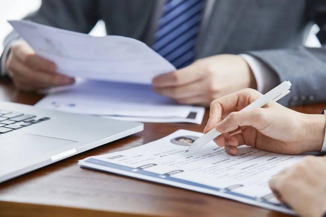 “企业hr要求我入职时提供薪资流水，这样做合法吗？”