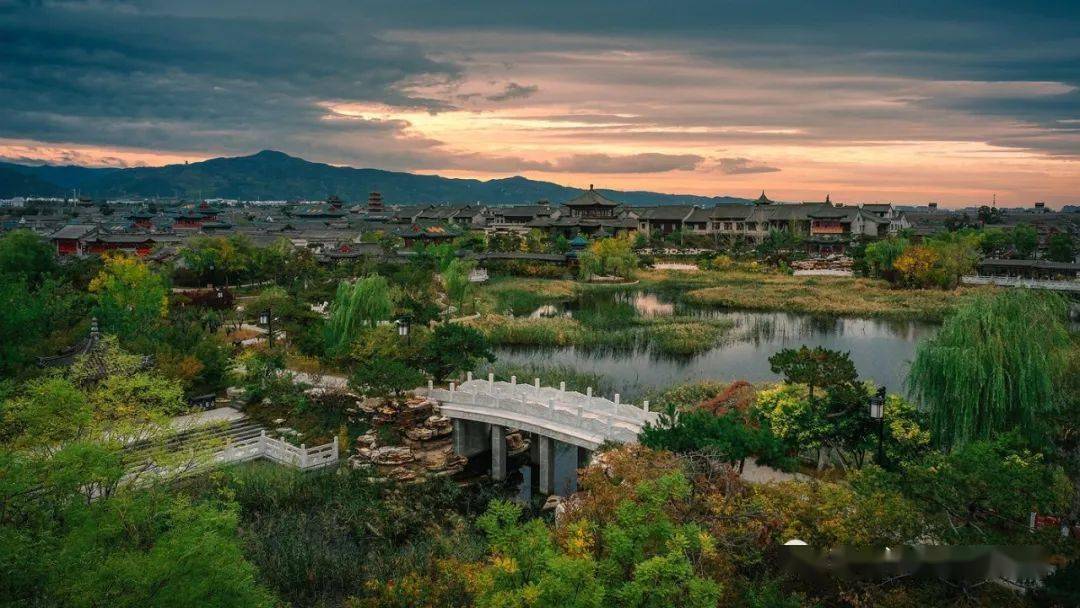 张张都是壁纸！张艺谋《满江红》带火太原古城之后: 山西文旅财产应学会从“借光”到“造光”