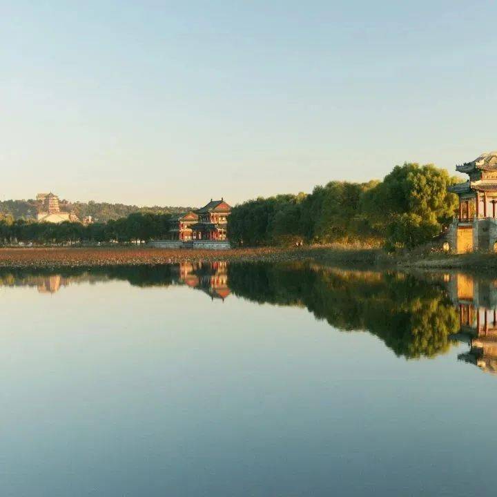 �������˱�����һĨ������ɫ