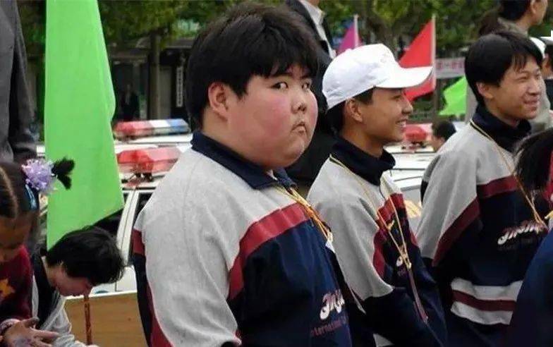 19��ǰ���Ǹ���һ����Ƭ�ߺ��������ѧ��С�֣������� ...