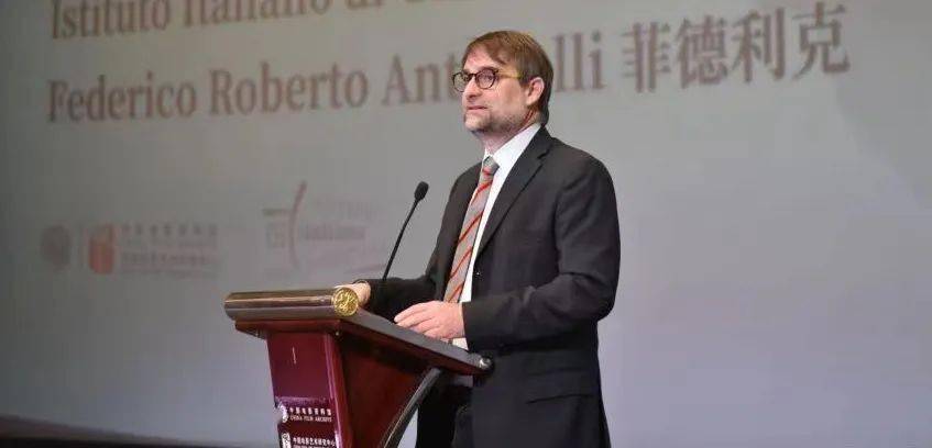 @�����ˣ�����ĵ�һ��Ӱչ����������ĩ�и�����