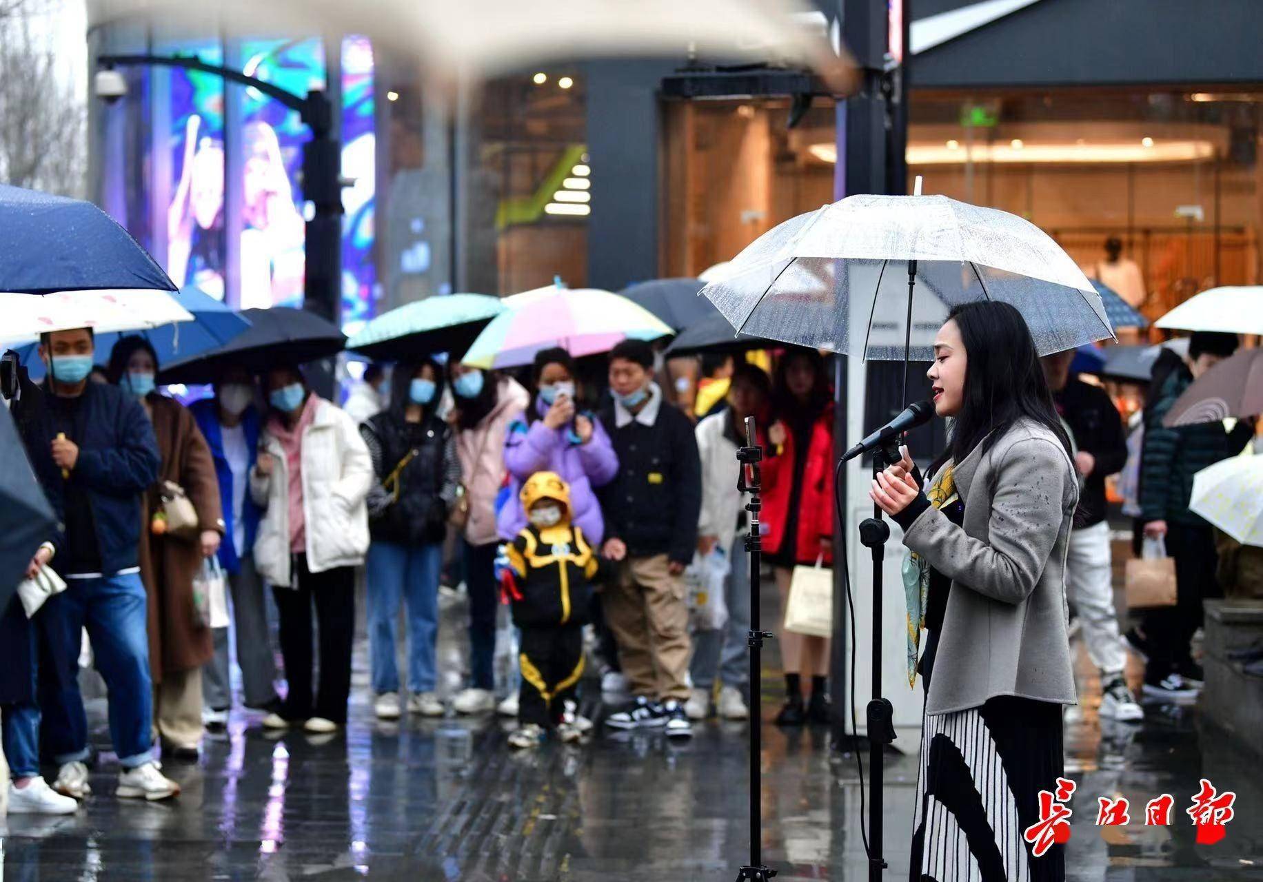 全网火了！12小时“曲播大武汉”，50万人存眷