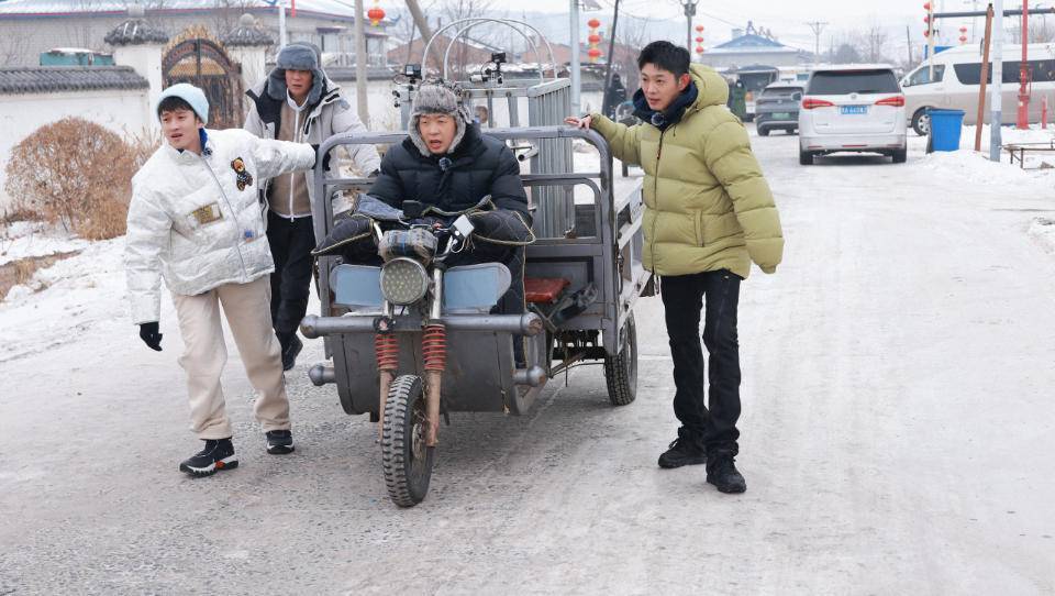 鹿晗邓超挨冻、摔跤还被浇水，敢折腾明星的综艺不多了吧