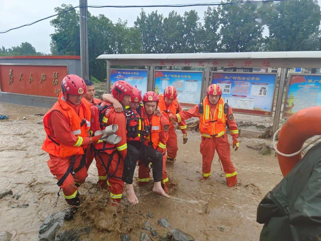 北京已转移群众5万余人！2千余名武警官兵抢险救灾、门头沟部分地区通信抢修正进行半岛体育(图2)