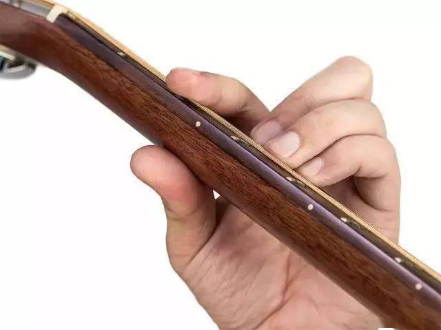 吉他入门 ，五分钟让你学会必学初级和弦！