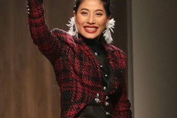 很幸运的公主,她的母亲(余娃希达·丰拉索)和当年的王储在外同居多年