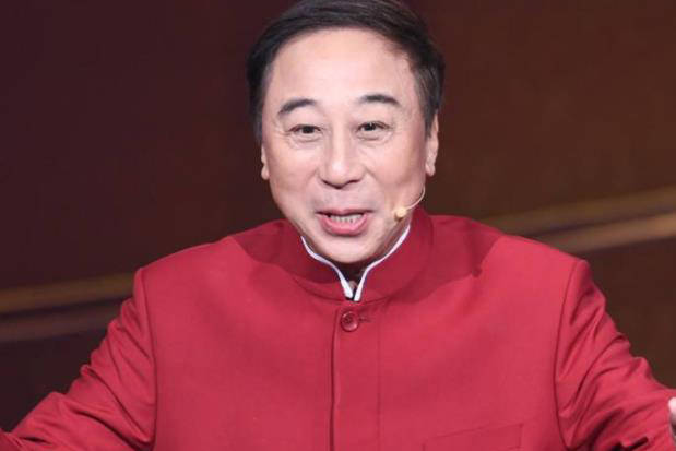 原创 62岁冯巩晒饮食日常,一顿饭吃3个菜都是素的,饭桌却显低调奢华